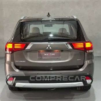 OUTLANDER 2.2 165cv Diesel Aut.