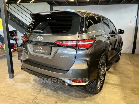 Hilux SW4 2.8 4P SRX 4X4 DIAMOND 7 LUGARES TURBO DIESEL AUTO