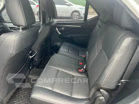 HILUX SW4 2.8 D-4d Turbo SRX 7L 4X4