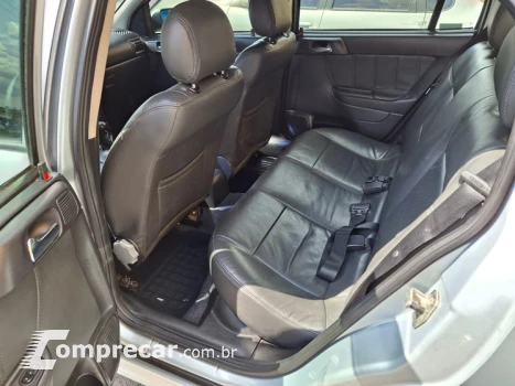 ASTRA 2.0 MPFI Advantage Sedan 8V