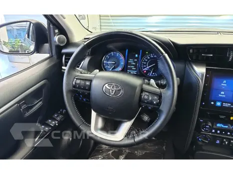 HILUX SW4 2.8 D-4D TURBO DIESEL SRX PLATINUM 7L 4X4 AUTOMÁTI