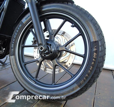 TRIUMPH STREET TWIN