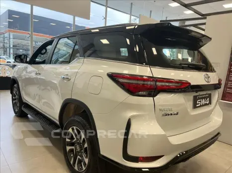 HILUX SW4 2.8 D-4d Turbo Diamond 7L