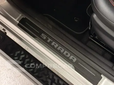 STRADA 1.0 TURBO 200 FLEX ULTRA CD CVT