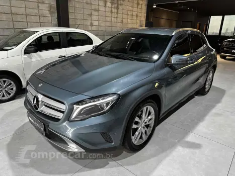 Mercedes-Benz GLA 200 1.6 CGI ADVANCE 16V TURBO GASOLINA 4P AUTOMÁTICO 4 portas