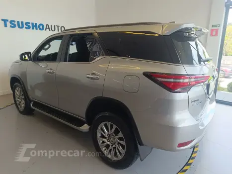 HILUX SW4 2.8 D-4D TURBO SRX 7L 4X4 AUTOMÁTICO