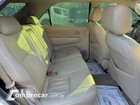 Hilux SW4 SRV D4-D 4x4 3.0 TDI Dies. Aut
