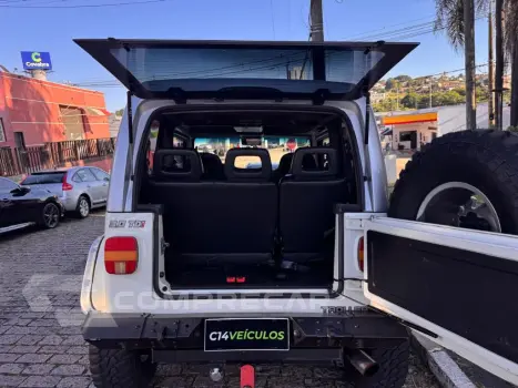 T-4 4x4 3.0 TB Int. Cap. Rígida Diesel