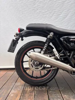 TRIUMPH STREET TWIN