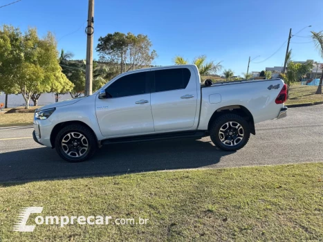 HILUX 2.8 D-4D TURBO DIESEL CD SRX 4X4 AUTOMÁTICO