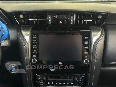 HILUX SW4 2.8 D-4D TURBO DIESEL SRX 7L 4X4 AUTOMÁTICO