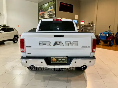 1500 5.7 V8 CLASSIC LARAMIE CABINE DUPLA 4X4 AUTOMÁTICO