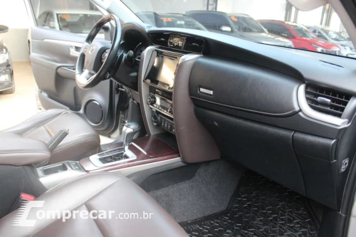 Hilux SW4 2.8 4P SRX 4X4 7 LUGARES TURBO DIESEL AUTOMÁTICO