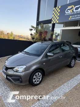 Toyota ETIOS 1.5 XS Sedan 16V 4 portas