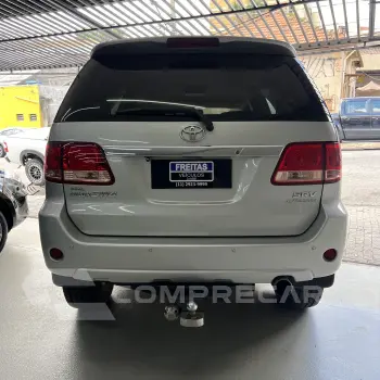 Hilux SW4 SRV D4-D 4x4 3.0 TDI Dies. Aut