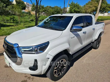 Toyota HILUX 2.8 D-4D TURBO DIESEL CD SRX PLUS 4X4 AUTOM 4 portas