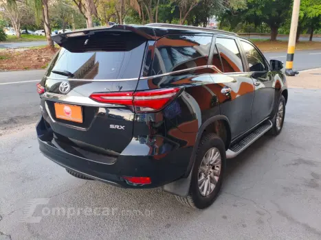 Hilux SW4 2.8 4P SRX 4X4 7 LUGARES TURBO DIESEL AUTOMÁTICO