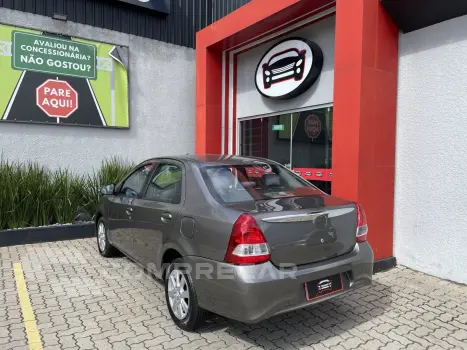 ETIOS 1.5 X PLUS SEDAN 16V FLEX 4P AUTOMÁTICO