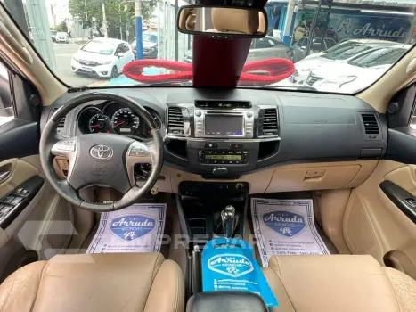 Hilux SW4 SRV D4-D 4x4 3.0 TDI Dies. Aut