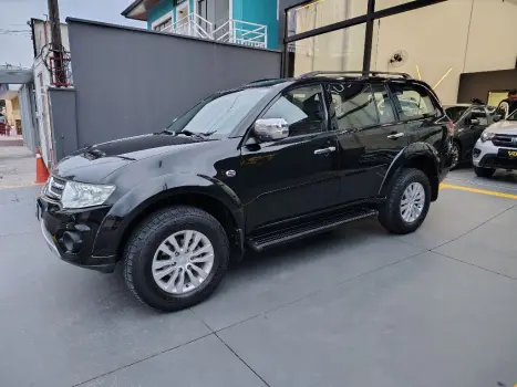 Mitsubishi Pajero DAKAR HPE 3.2 4x4 T.I Dies 5p Aut 5 portas