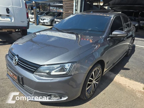 Volkswagen JETTA 2.0 TSI Highline 211cv 4 portas
