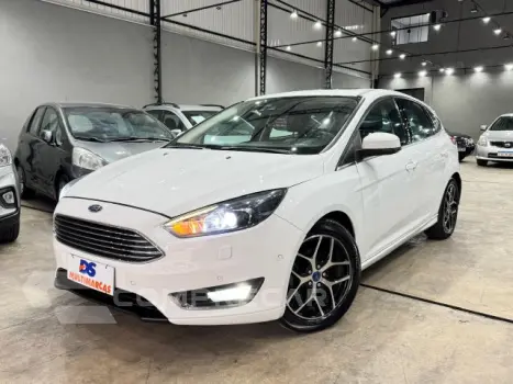 FORD FOCUS HATCH - 2.0 TITANIUM 16V 4P POWERSHIFT 4 portas