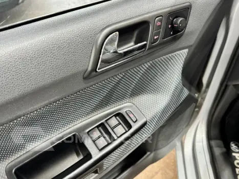 POLO SEDAN - 1.6 MI 8V 4P MANUAL