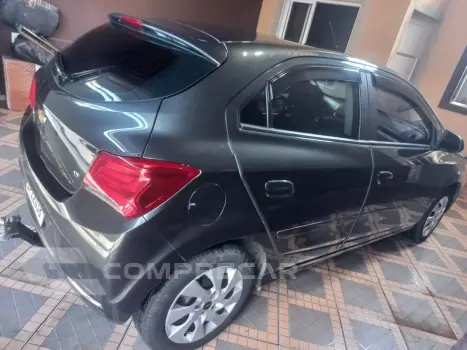 Onix 1.4 LT automático