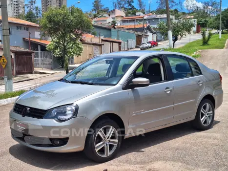 Volkswagen POLO SEDAN 1.6 8V 4 portas