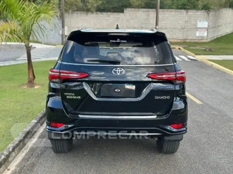 HILUX SW4 2.8 D-4D TURBO DIESEL DIAMOND 7L 4X4 AUTOMÁTICO