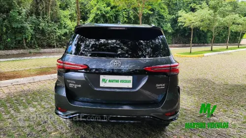 HILUX SW4 2.8 D-4D TURBO DIESEL SRX 4X4 AUTOMÁTICO