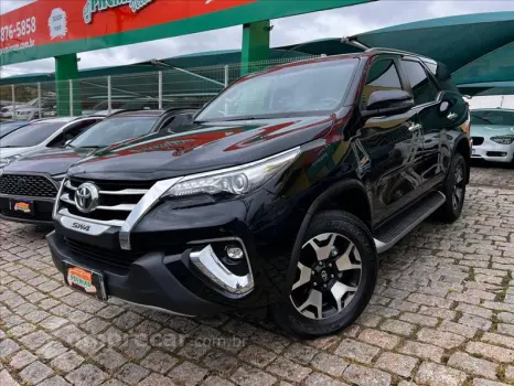 Toyota HILUX SW4 2.8 SRX Diamond 4X4 7 Lugares 16V Turbo Intercoole 4 portas