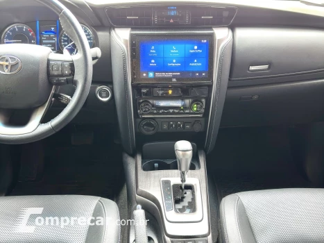 HILUX SW4 2.8 D-4D TURBO DIESEL SRX PLATINUM 7L 4X4 AUTOMÁTI