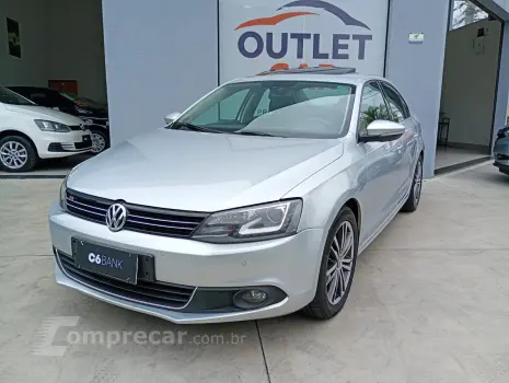 Volkswagen JETTA 2.0 TSI Highline 211cv 4 portas