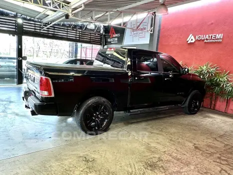 CLASSIC 5.7 V8 GASOLINA LARAMIE NIGHT EDITION CD 4X4 AUTOMÁT