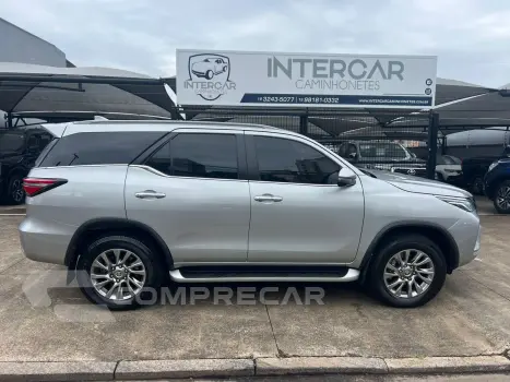 Toyota HILUX SW4 2.8 D-4d Turbo SRX 7L 4X4 4 portas