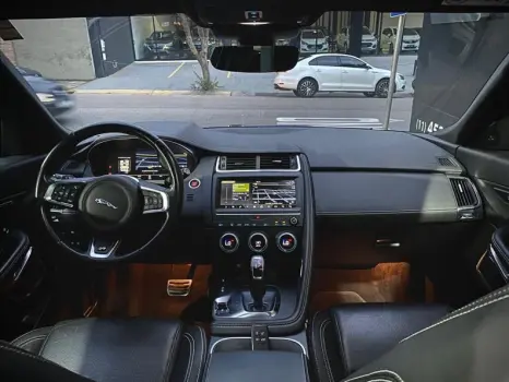 E-PACE 2.0 16V P300 R-dynamic SE AWD