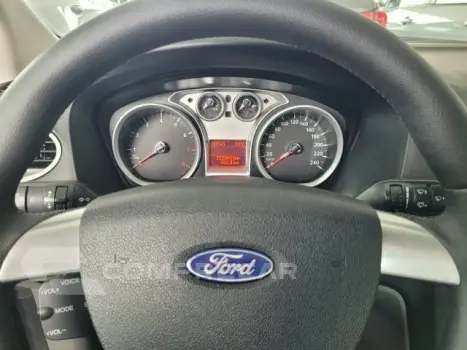FOCUS HATCH - 2.0 GLX 16V 4P AUTOMÁTICO