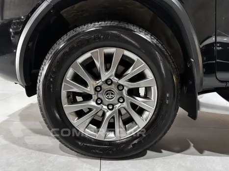HILUX SW4 2.8 D-4D TURBO DIESEL SRX 7L 4X4 AUTOMÁTICO
