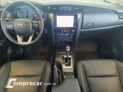 HILUX SW4 2.8 D-4D TURBO SRX 7L 4X4 AUTOMÁTICO
