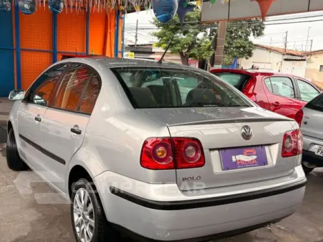 POLO SEDAN - 1.6 8V 4P MANUAL