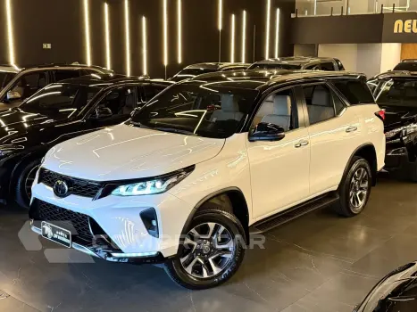 Toyota HILUX SW4 2.8 D-4D TURBO DIESEL DIAMOND 7L 4X4 AUTOMÁTICO 4 portas