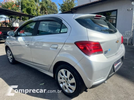 Onix Hatch 1.4 4P FLEX LT AUTOMÁTICO