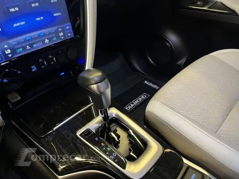 Hilux SW4 2.8 4P SRX 4X4 DIAMOND 7 LUGARES TURBO DIESEL AUTO