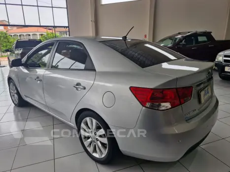 Cerato Sedan 1.6 16V 4P SX3 AUTOMÁTICO