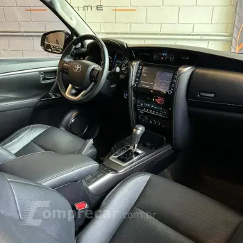 HILUX 2.8 SW4 4X4 8V