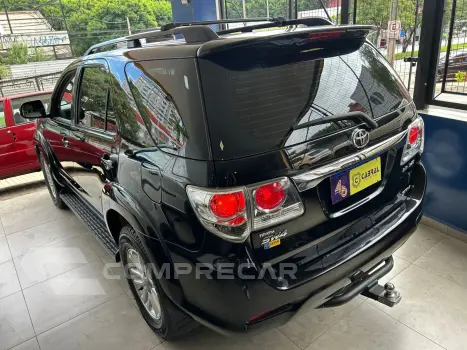 Toyota Hilux SW4 SRV D4-D 4x4 3.0 TDI Dies. Aut 4 portas