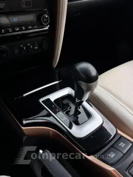 HILUX SW4 2.8 SRX Diamond 4X4 7 Lugares 16V Turbo Intercoole