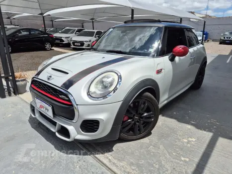 MINI Cooper 2.0 16V 4P TWINPOWER JOHN COOPER WORKS STEPTRONIC AUT 3 portas