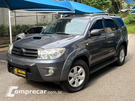 Toyota HILUX SW4 3.0 SRV 4X4 7 Lugares 16V Turbo Intercooler 4 portas